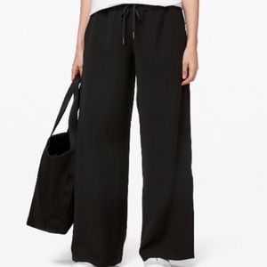 LULULEMON On The Fly wide leg pants
